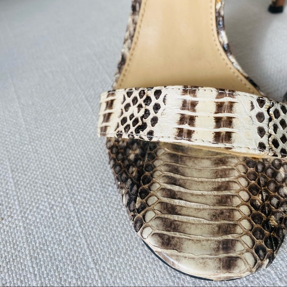 Almost brand new MK strappy sandles. Size: 5.5 OR size 6 with narrow feet. - Picture 2 of 8